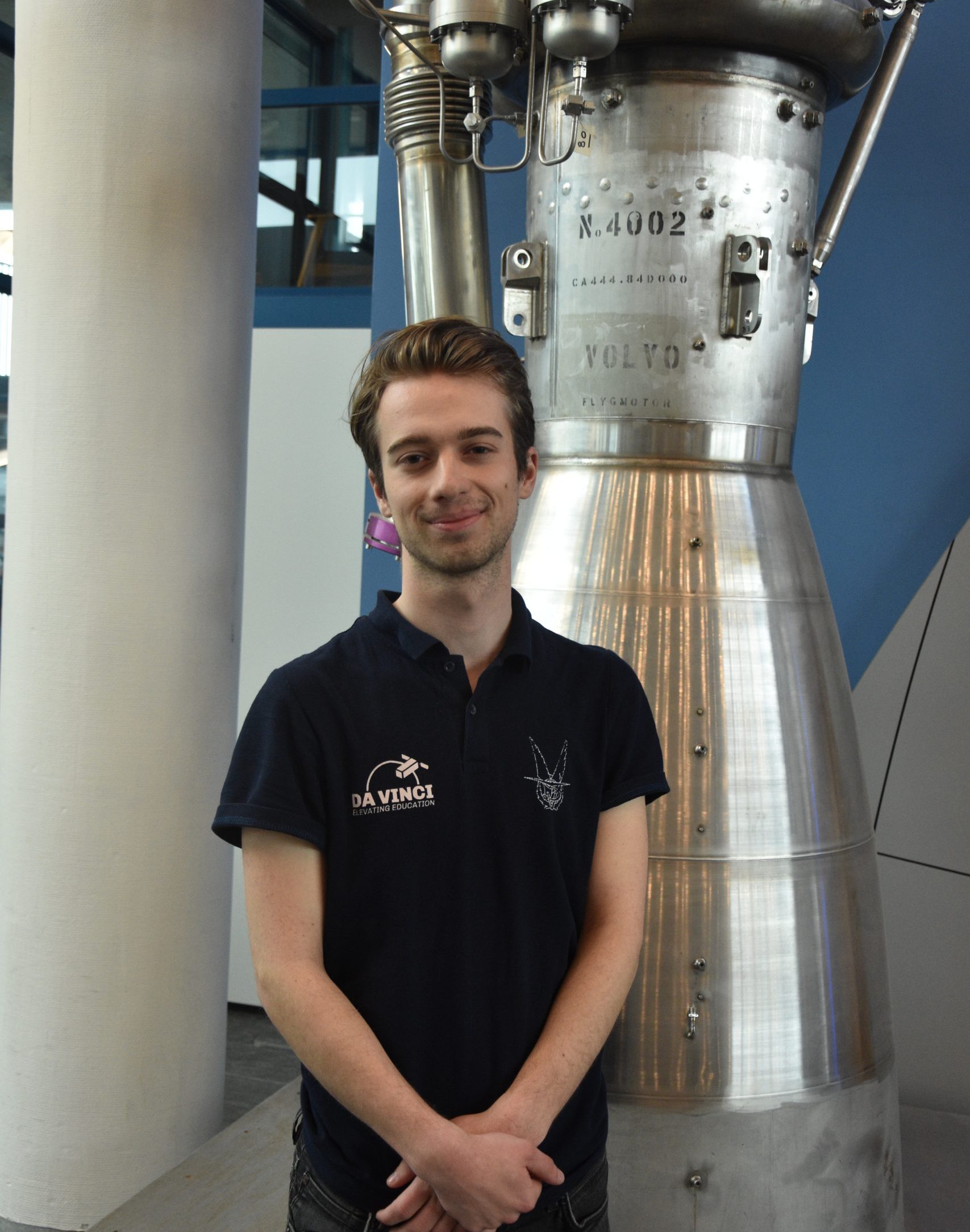 yvar Portrait Yvar Vliex standing in front of a rocket engine